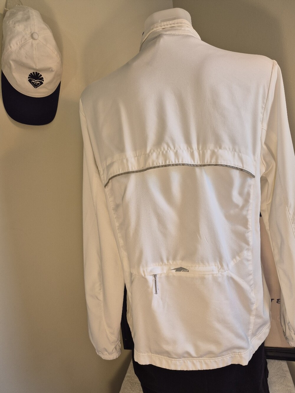 Running Fitness Lighweight Jacket By AVIA Gym Pockets Reflective